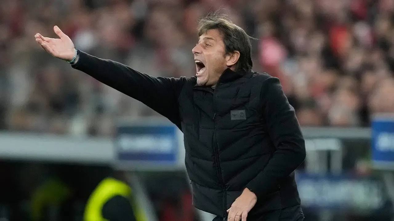 Antonio Conte Beri Sinyal Tertarik Tangani Klub Bersejarah, Manchester United?